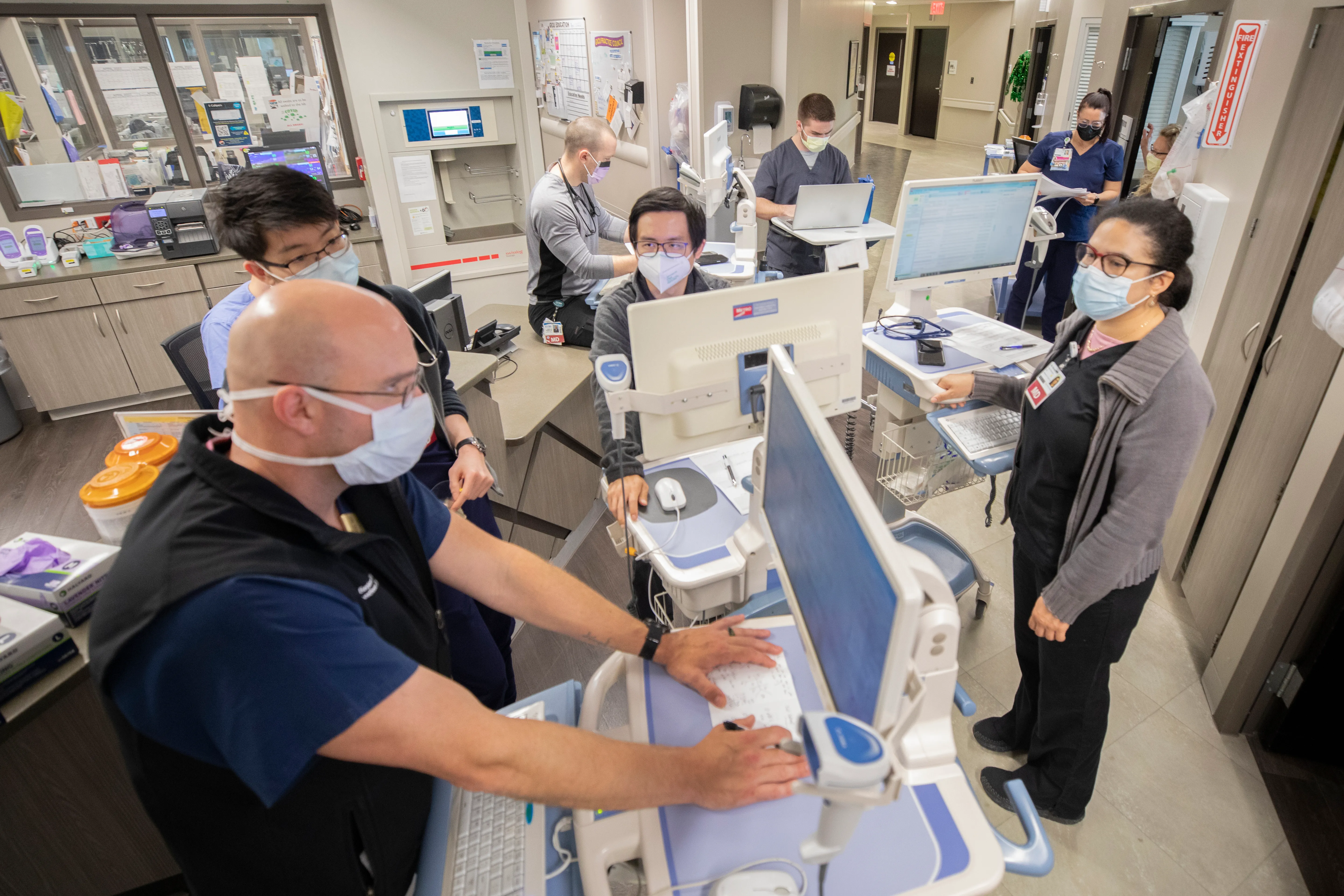 A photo of a group of doctors on Pulmonary/Critical Care rounds in the hospital.