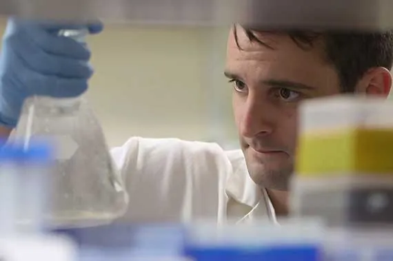 A student conducts research in an EVMS lab.