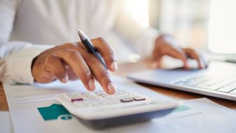 Male hands on a calculator